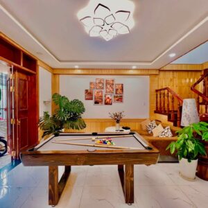 bàn bida gỗ thông Choper SN màu nâu óc chó phòng khách ốp gỗ